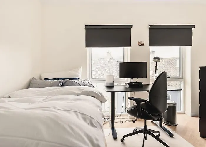 Dinbnb Apartments I 1 Minute To Tram! Newly Built With Balcony & 3 Beds