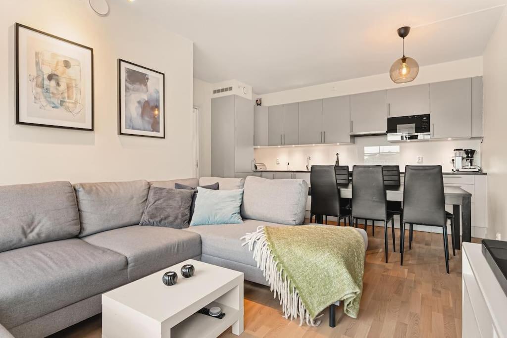Апартаменты Dinbnb I 1 Minute To Tram! Newly Built With Balcony & 3 Beds