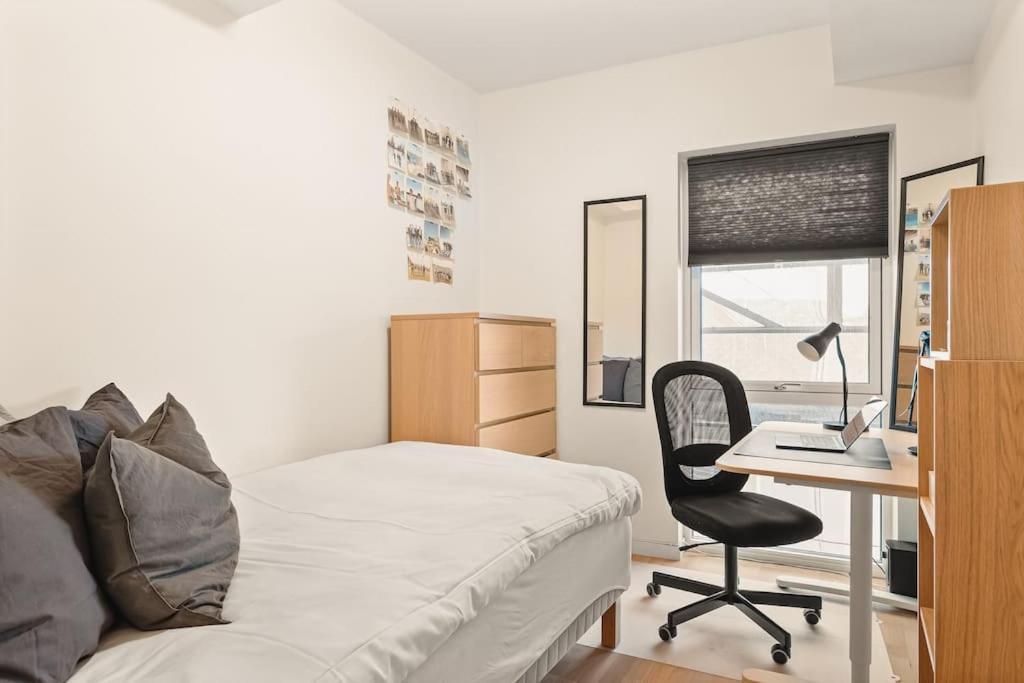 Dinbnb I 1 Minute To Tram! Newly Built With Balcony & 3 Beds Апартаменты *